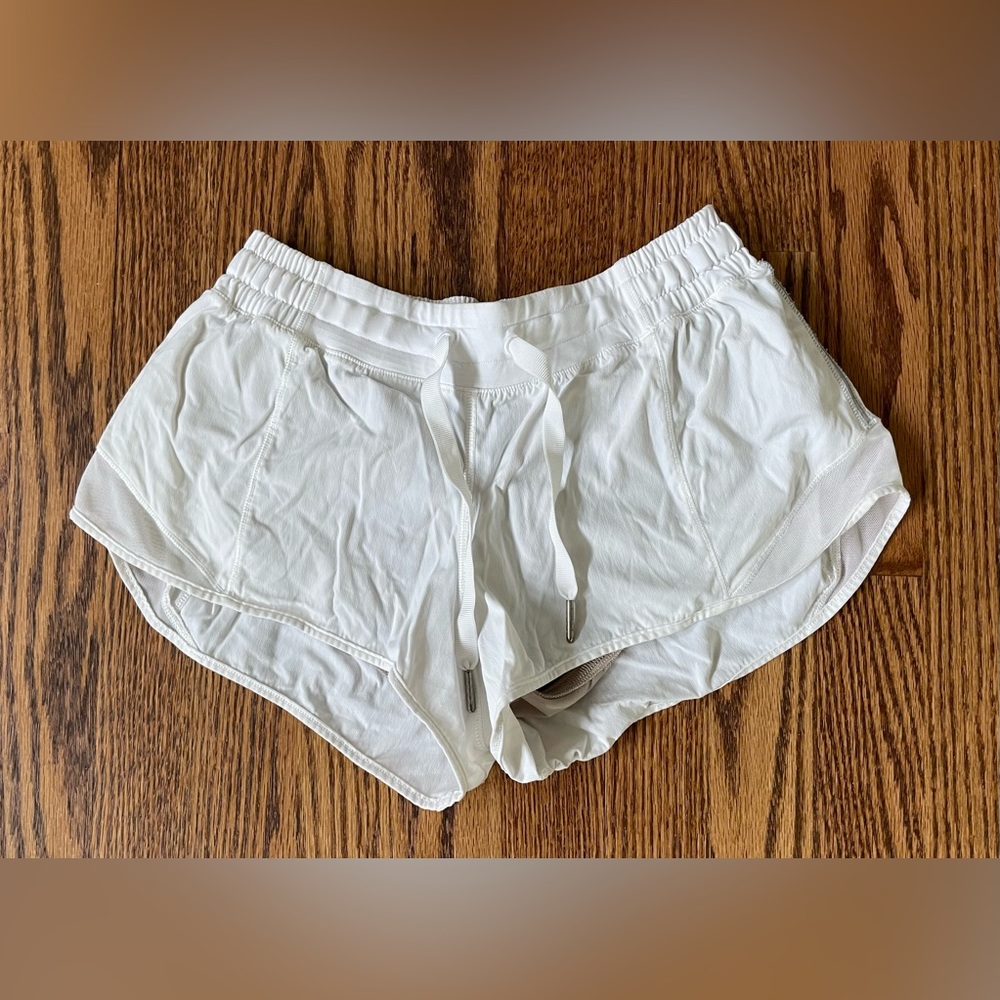 Lululemon Hotty Hot lined 2.5” white shorts